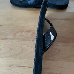 Mens black Flip flop Sandals by Guess